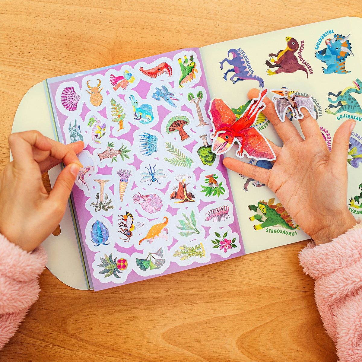 Eeboo Shiny Sticker Kitabı - Dinosaurs